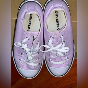 Youth Adidas Low Top Canvas athletic shoes: Size 3Y: Lavender; Very Like New